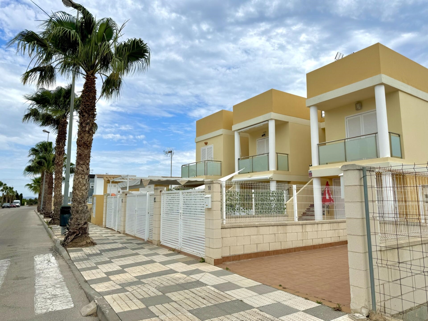 AdosadoGlo - locdenia.com