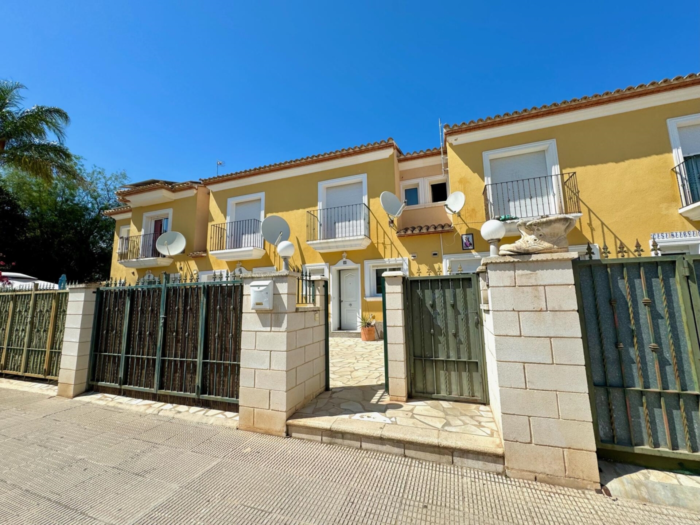 AdosadoAus - locdenia.com